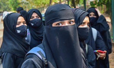 ஹிஜாப்பும் மூக்குத்தியும்: துலியா கிளர்த்தும் சிந்தனைகள் -  ரவிக்குமார்