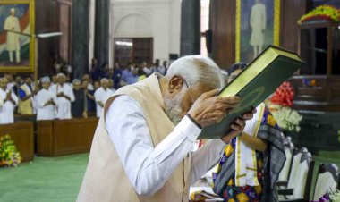 பாடப்புத்தகத்திலிருந்த அரசியலமைப்பின் முகப்புரையை நீக்கிய மோடி அரசு