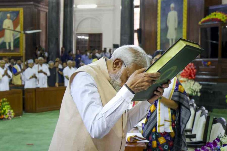 பாடப்புத்தகத்திலிருந்த அரசியலமைப்பின் முகப்புரையை நீக்கிய மோடி அரசு