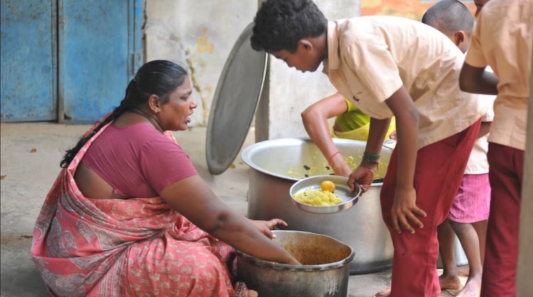 சத்துணவுத் திட்டத்தில் கொத்தடிமைக் கூலி முறையை ஊக்குவிக்கும் திராவிட மாடல் அரசு