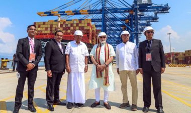 விழிஞ்சம் துறைமுகம்: புதிய காலனிய சேவையில் அதானியுடன் தோள்சேர்ந்துள்ள கேரள சிபிஎம் அரசு