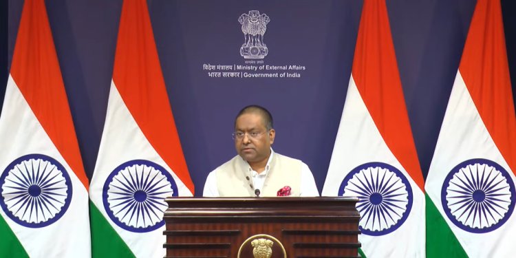 ட்ரம்ப்பின் விமர்சனங்கள் ஒருபுறம் இருந்தாலும் இந்தியா-அமெரிக்க உறவுகள் தொடர்ந்து முன்னேறும் என வெளியுறவுத் துறை அமைச்சகம் உறுதி