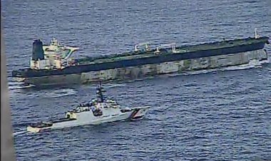 வெனிசுலாவில் இருந்து தப்பிய எண்ணெய் கப்பல்கள்: வேட்டையாடத் தொடங்கிய அமெரிக்க கடற்படை