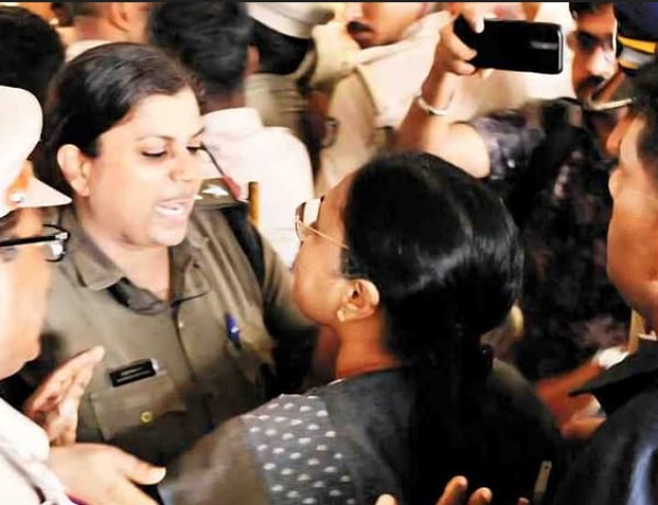 `அமைச்சர் வீணா ஜார்ஜ் மீது தாக்குதல் நடத்தியது கீழ்த்தர அரசியல்' - காங்கிரஸுக்கு பினராயி கண்டனம்