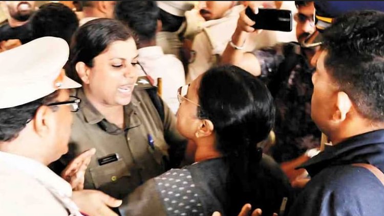 `அமைச்சர் வீணா ஜார்ஜ் மீது தாக்குதல் நடத்தியது கீழ்த்தர அரசியல்' - காங்கிரஸுக்கு பினராயி கண்டனம்