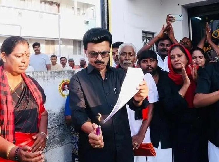 தொகுதி மறுவரையறை மசோதா மீதான தனது நிலைப்பாட்டைத் தளர்த்தும் திமுக