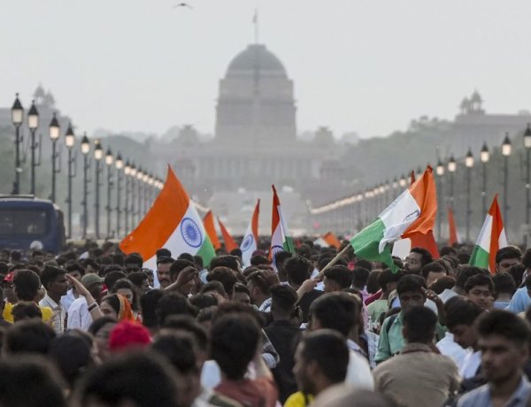 சுதந்திரம் பெற்று 79 ஆண்டுகளுக்குப் பிறகு இந்தியா தன்னைத்தானே மீண்டும் காலனித்துவப்படுத்துகிறதா?