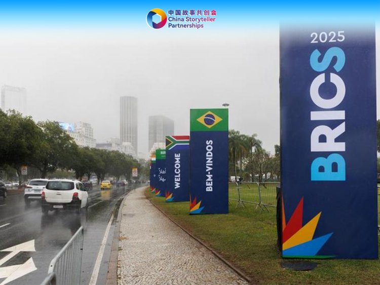 பொருளாதாரக் கூட்டணியை விட மேலான ஒன்றை பிரிக்ஸ் (BRICS) உருவாக்கி வருகிறது