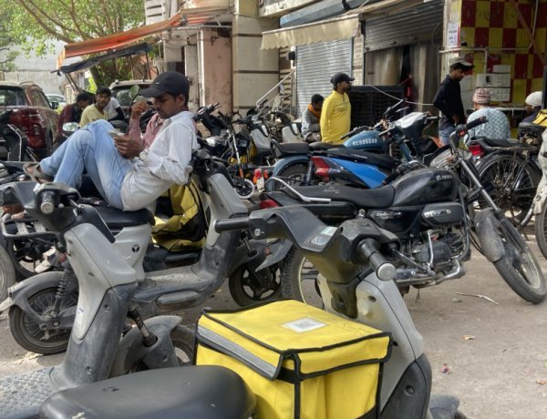இந்தியாவில் உள்ள பெரும்பாலான கிக் தொழிலாளர்கள் கூடுதல் நேரம் உழைக்கிறார்கள்