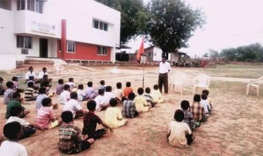 ஆர்.எஸ்.எஸ் 101-இல்: அமைப்பு, இந்துத்துவம் மற்றும் இந்திய ஜனநாயகம்
