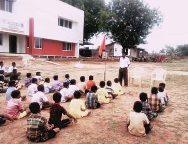 ஆர்.எஸ்.எஸ் 101-இல்: அமைப்பு, இந்துத்துவம் மற்றும் இந்திய ஜனநாயகம்